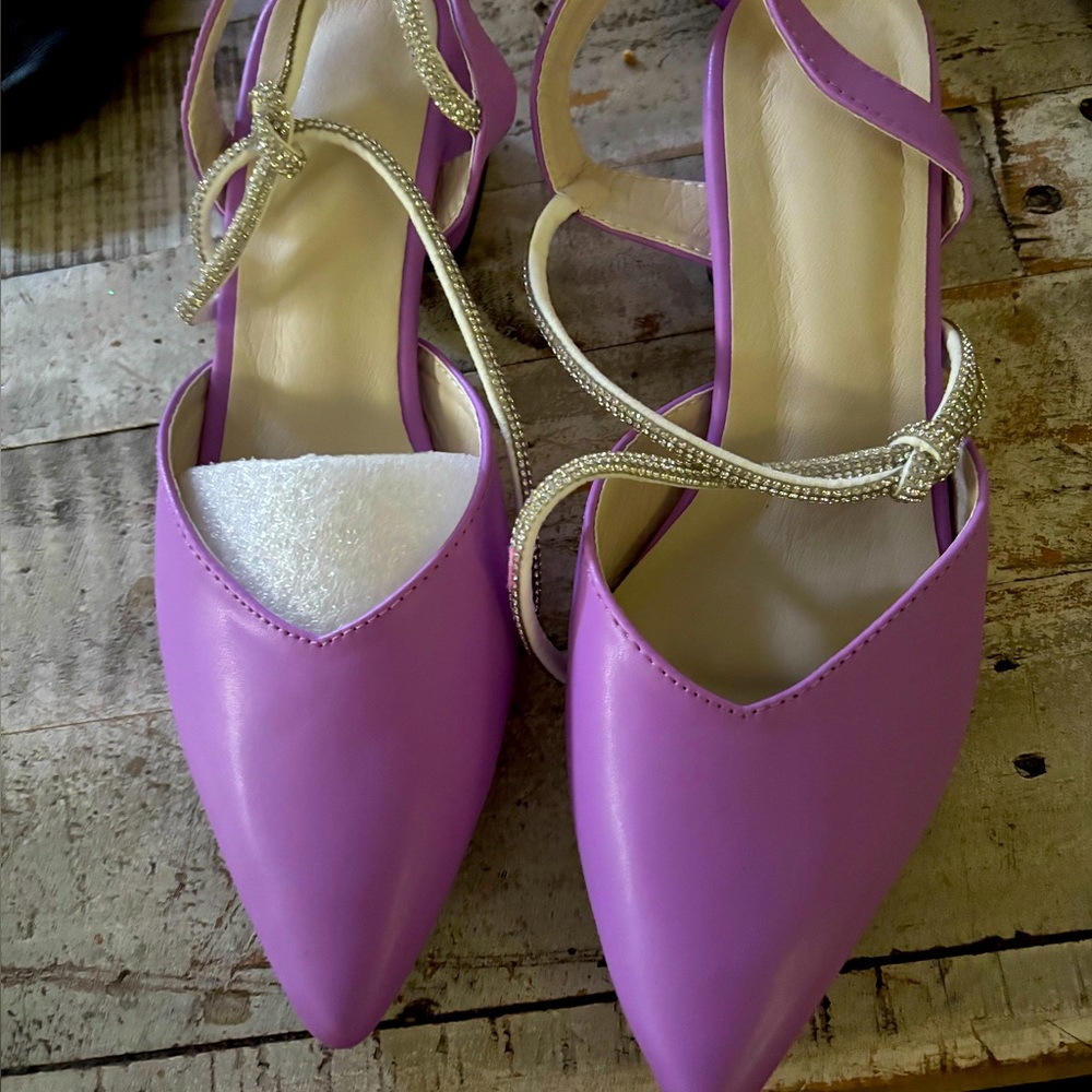 Elegant Purple Women's Shoes with Gold Accents